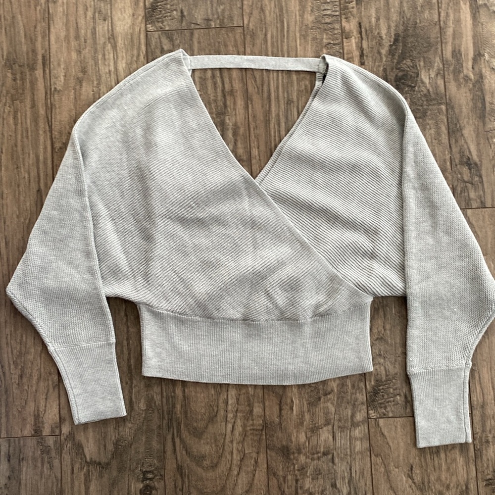Dynamite Light Grey Crossover Knit Top, Size M